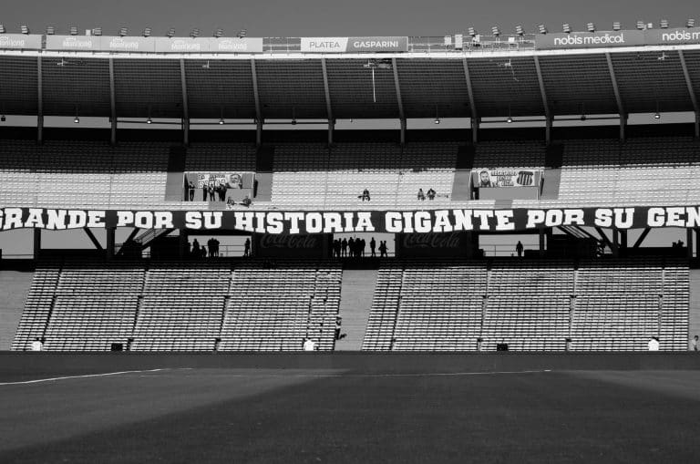 La soule et le mob football : les ancêtres chaotiques du jeu moderne